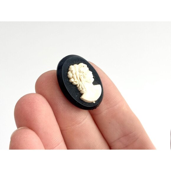 Faux Cameo Victorian Style Profiled Lady Oval Costume Jewelry Brooch | Lapel Pin - Picture 7 of 10